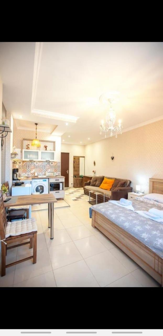Apartment On L.Meskhishvili Turn Tbilisi Buitenkant foto